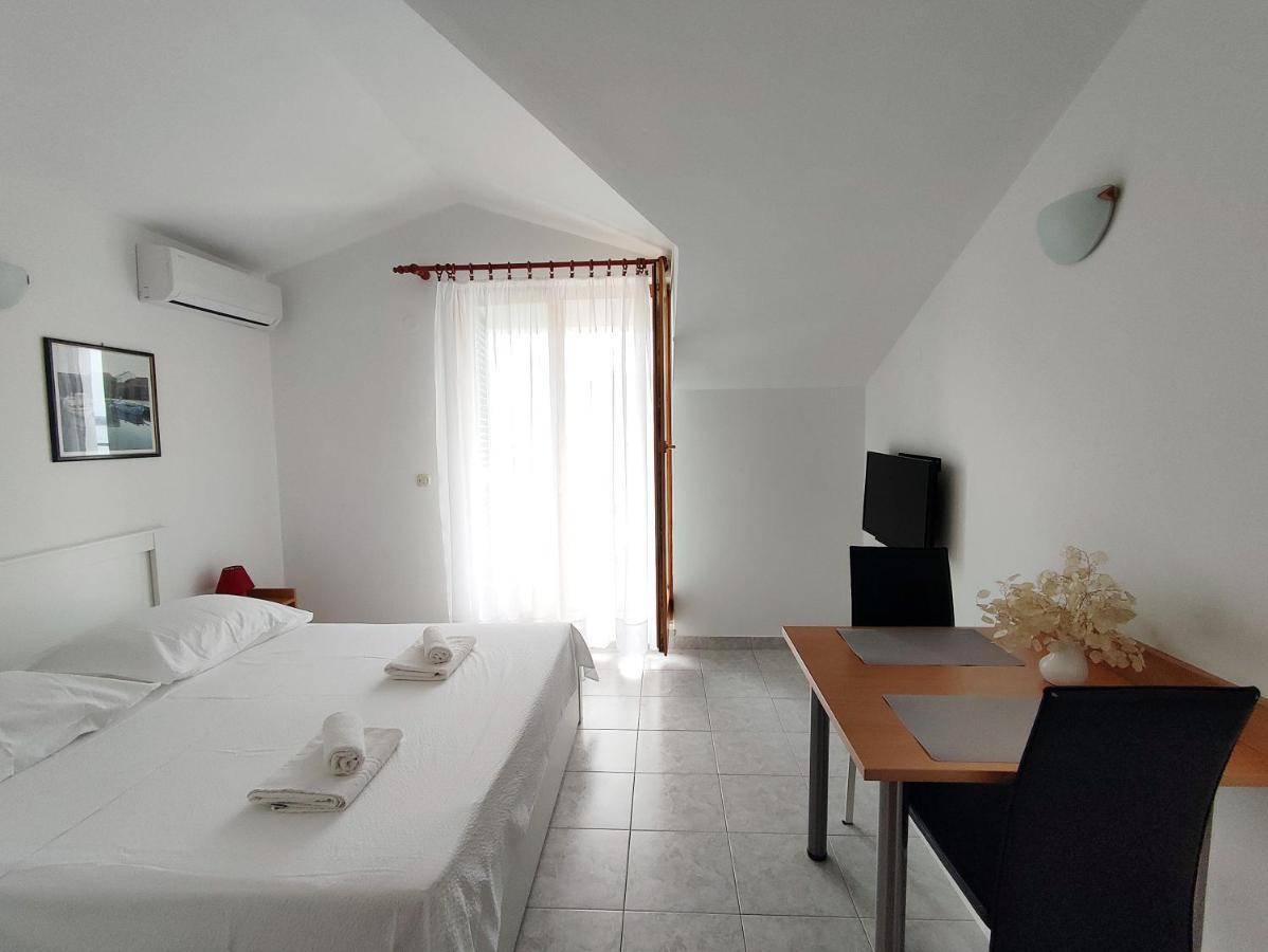 Apartments And Rooms Saric Jadrija Extérieur photo
