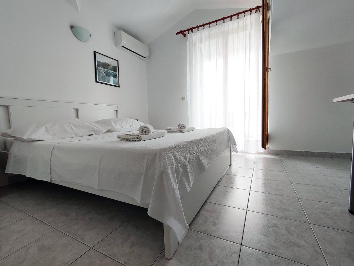Apartments And Rooms Saric Jadrija Extérieur photo