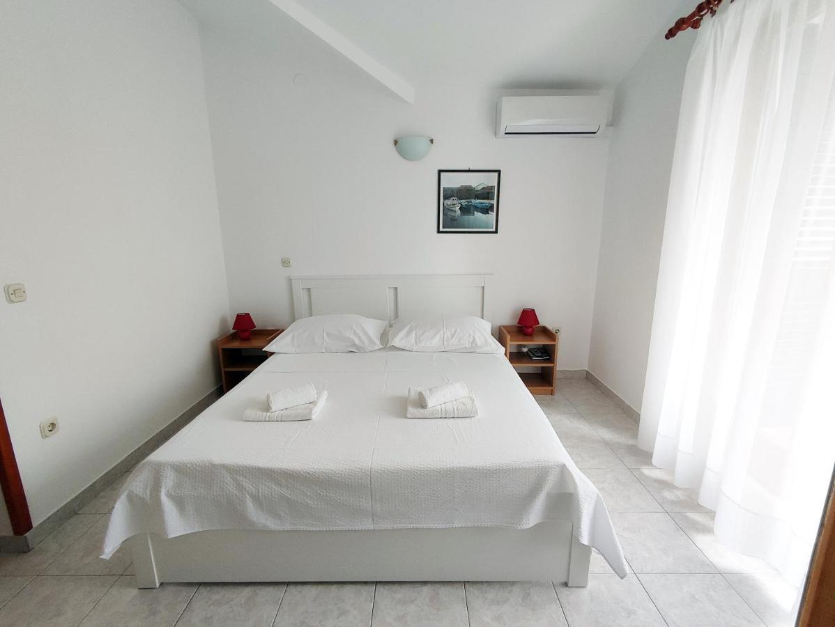 Apartments And Rooms Saric Jadrija Extérieur photo