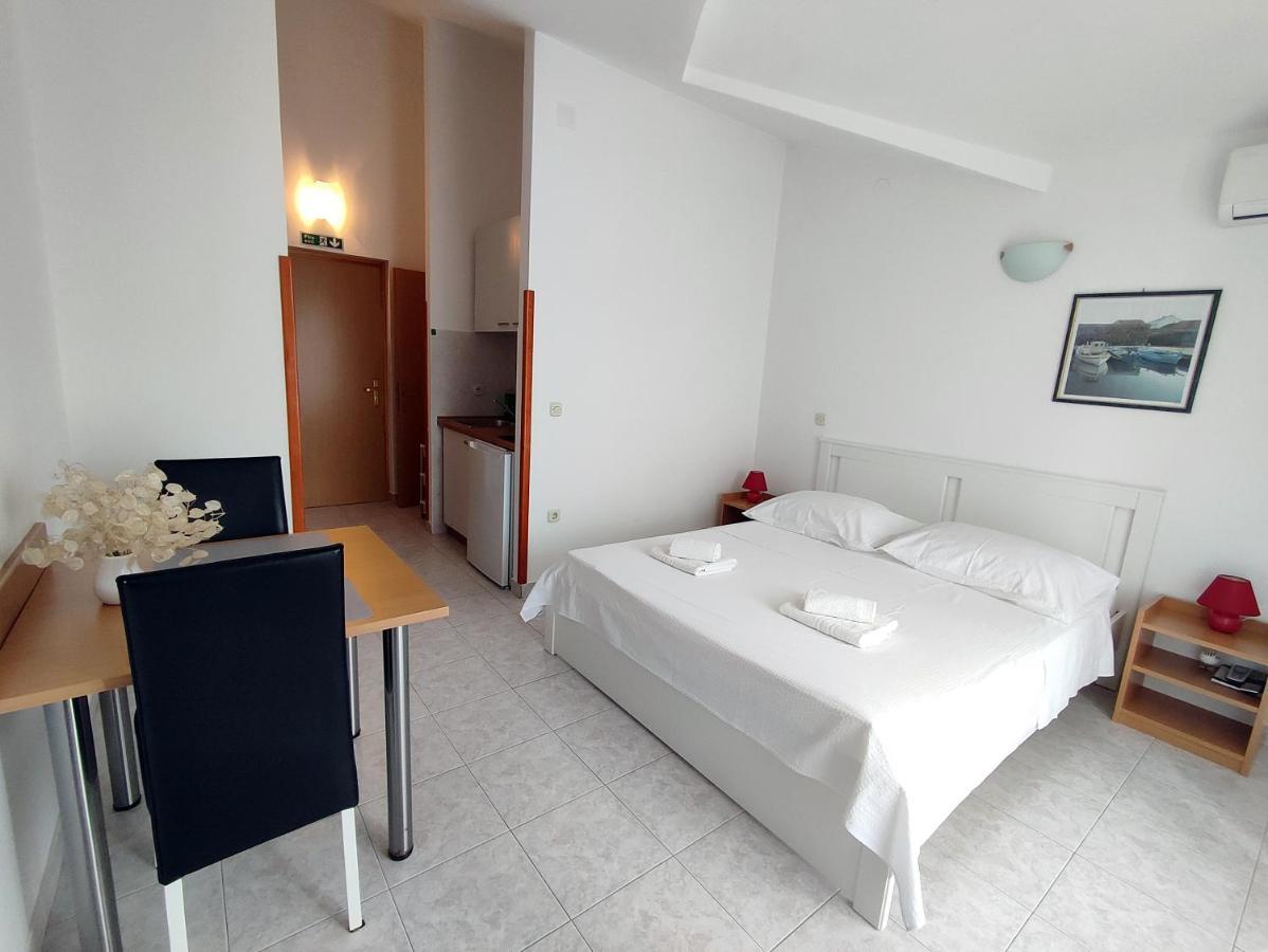 Apartments And Rooms Saric Jadrija Extérieur photo