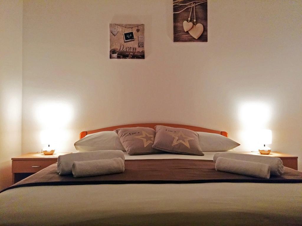Apartments And Rooms Saric Jadrija Chambre photo