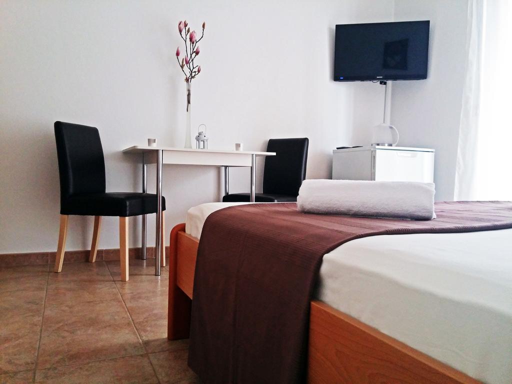 Apartments And Rooms Saric Jadrija Extérieur photo